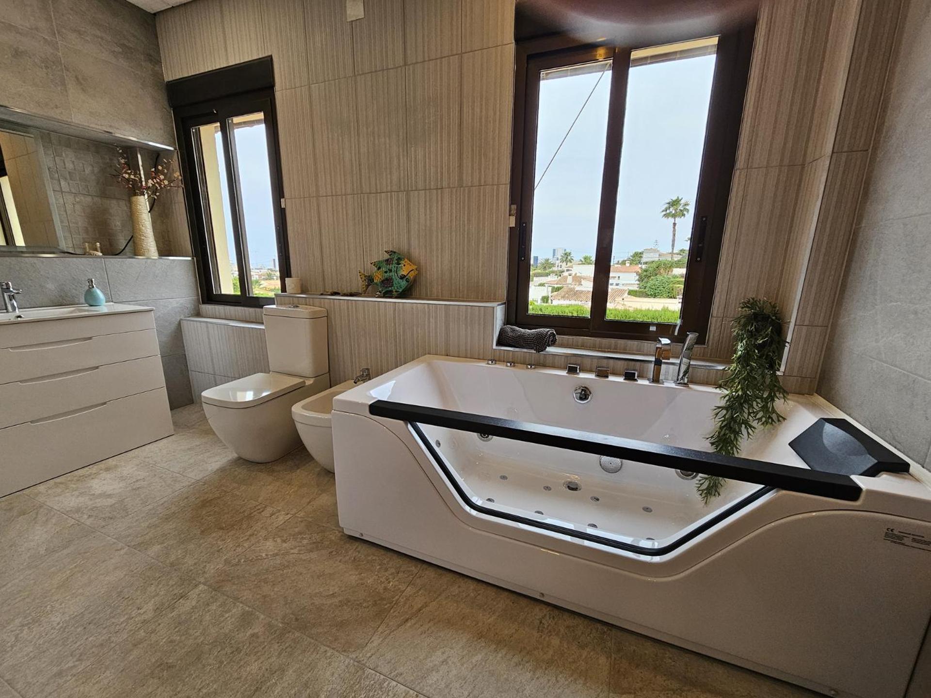 Luxury Villa - Pool, Hot Tub, Aircon, Tvs, Home Cinema, Office, Gbit Internet, Sports Equipment كاليبي المظهر الخارجي الصورة